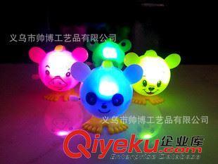 地摊爆款发光跳跳玩具全解析 上链跳跳球、闪光小精灵与发条表情娃娃的创业商机